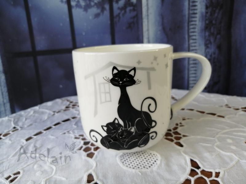 Porcelánový hrnek CARMANI Kočičí rodinka 450 ml