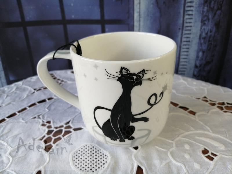 Porcelánový hrnek CARMANI Kočičí rodinka 450 ml